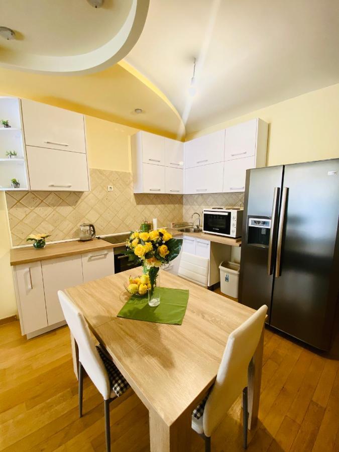 'm&m' Two Bedroom In Center Of Appartement *